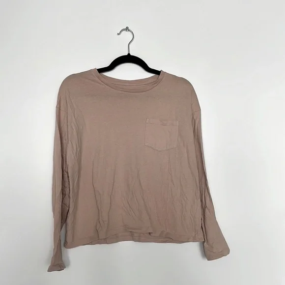 Everlane The Long-Sleeve Box-Cut Pocket Tee in Rose - Picture 5 of 7